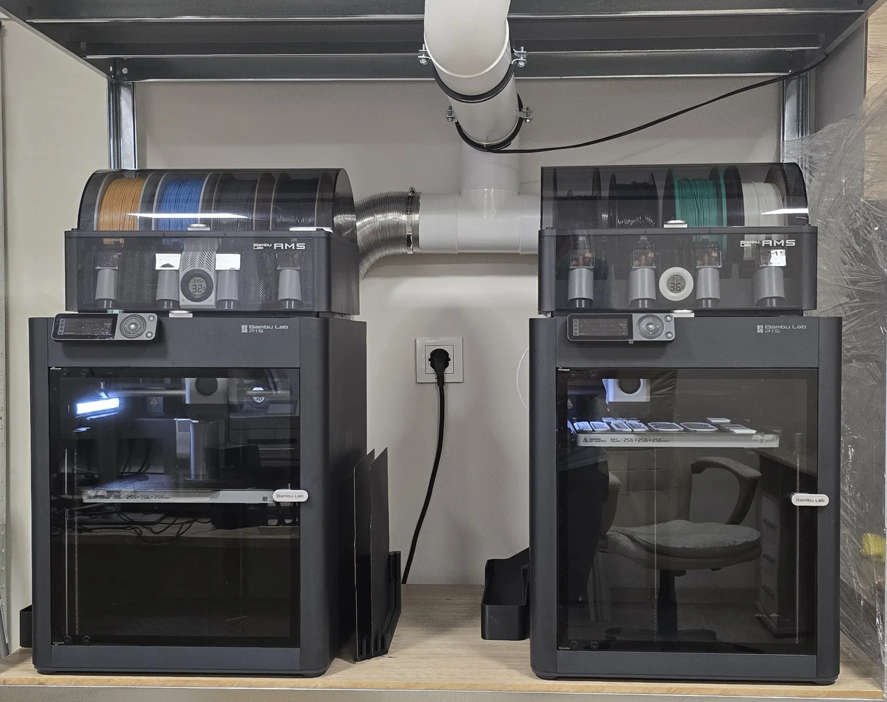 Two Bambu Lab P1S 3D printers in the HRISTEL workshop